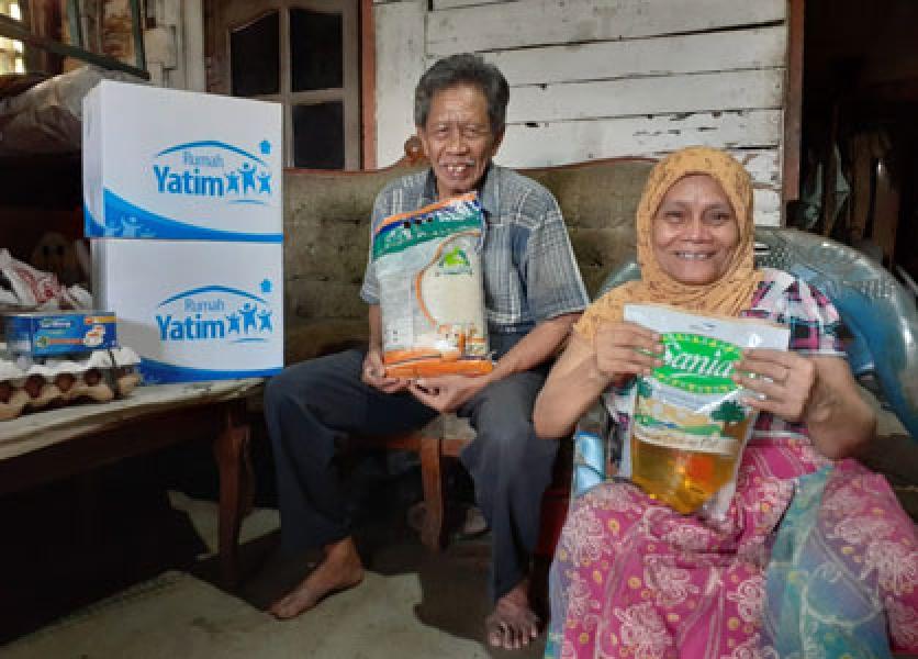 Rumahnya Kerapkali Bocor, Marno dan Keluarga Bersyukur Dapat Bantuan dari Rumah Yatim