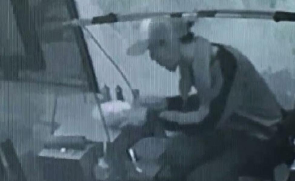 Terekam CCTV, Aksi Tukang Bakso di Jakbar Ludahi Mangkok Pelanggan