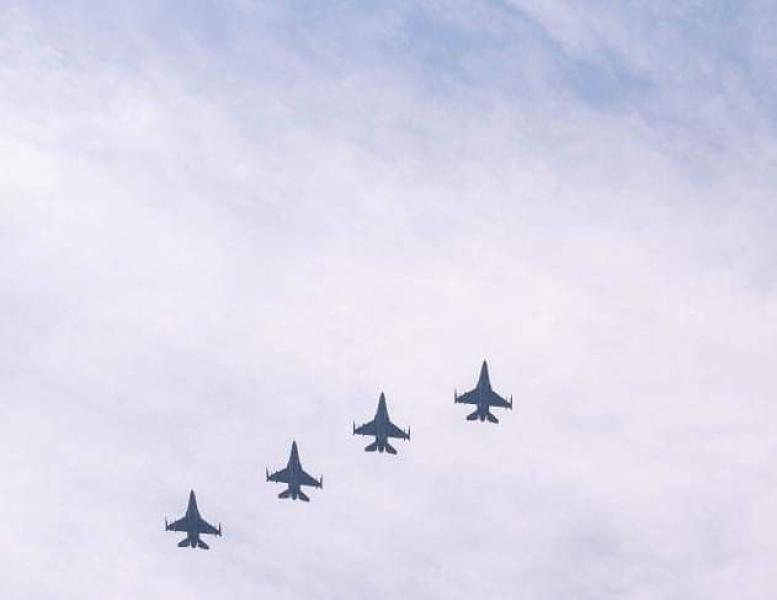 8 Pesawat F-16 TNI AU - USPACAF, Terbang Familiarisasi