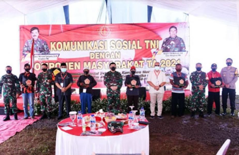 Aster Panglima TNI: Komsos TNI Dengan Masyarakat Cidahu Merupakan Bagian Binter di Era Pandemi Covid-19