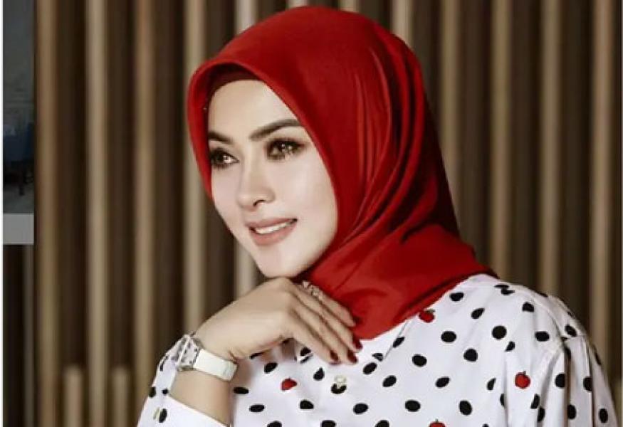 Blak-blakan, Syahrini Ungkap Alasan Mantap Berhijab