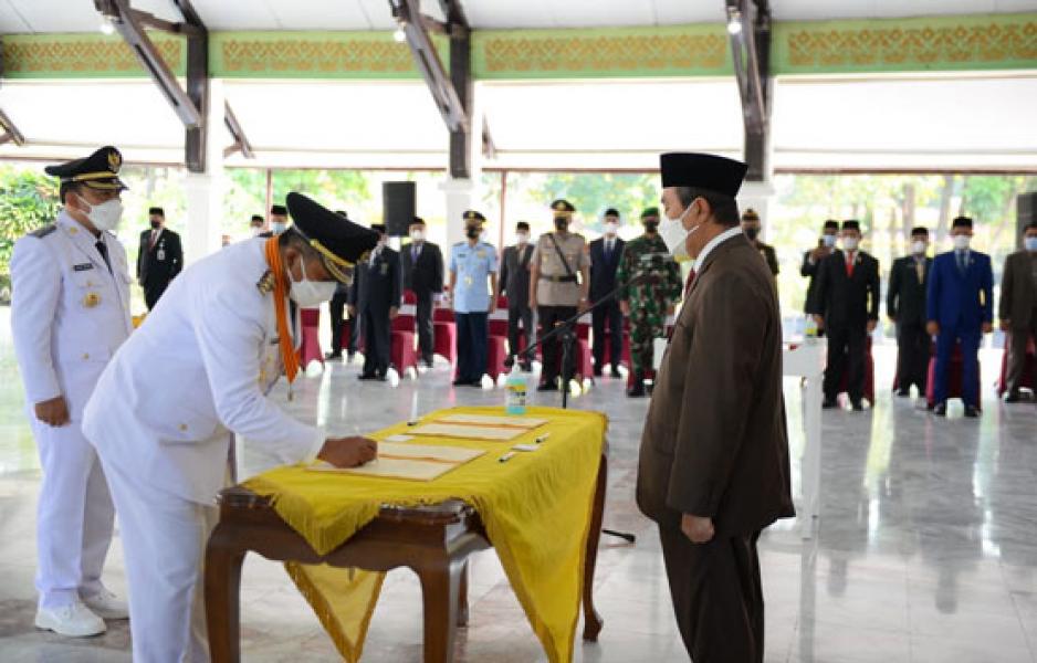 Bupati Alfedri dan Wakil Bupati Siak Husni Merza Resmi Dilantik