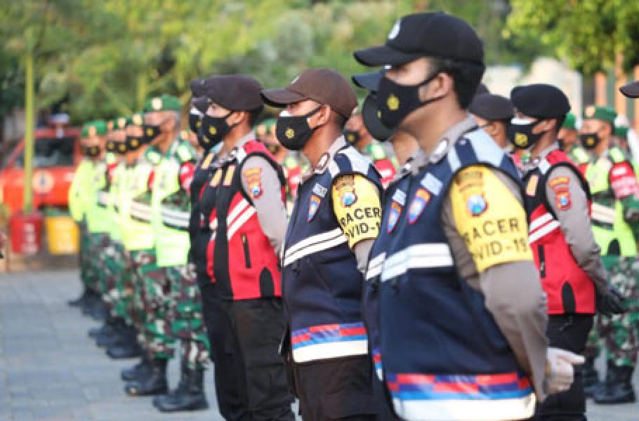 Panglima TNI Bersama Kapolri Pimpin Apel Satgas Penanganan Covid-19 di Lamongan