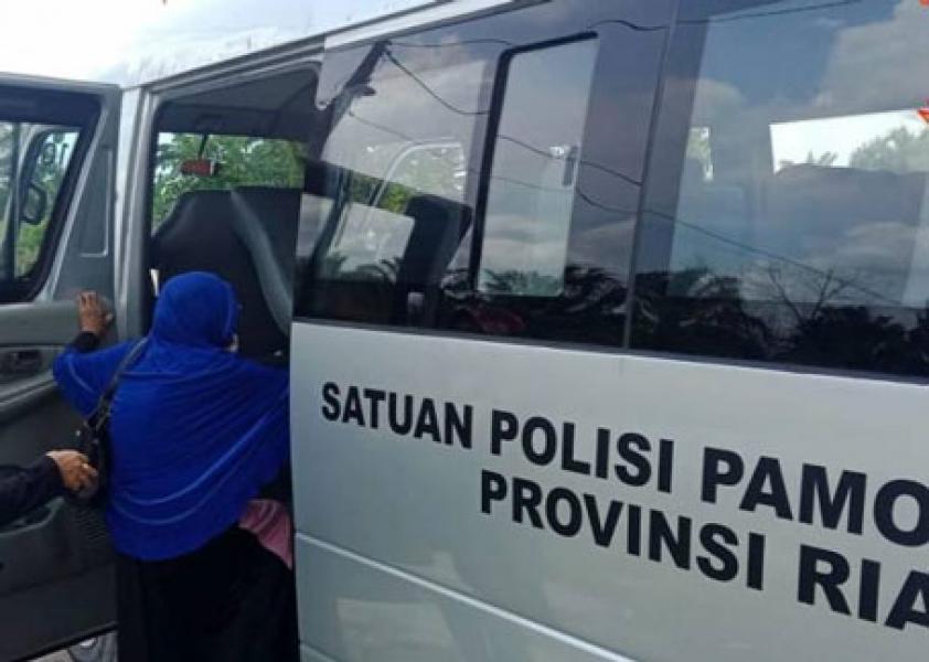 Pemprov Riau Kerahkan 32 Unit Mobil Dinas Untuk Antar Jemput 1.076 Warga Vaksinasi Gratis