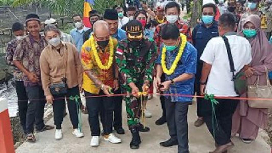 Resmikan Jembatan Lima Berkemajuan, Ini Pesan Dandim Sambas