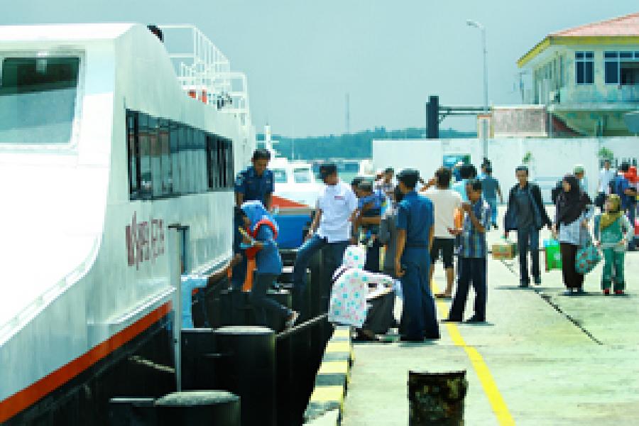 Arus Mudik Pelabuhan Tanjung Buton Padat