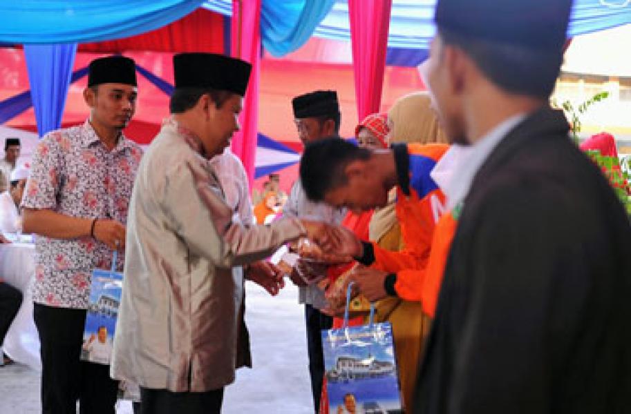 Bupati Irwan Gelar Buka Bersama Masyarakat di Rumah Dinasnya