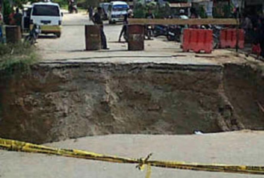 Dinas PU Riau Tepati Janji, Perbaiki Jalan Amblas di Cerenti