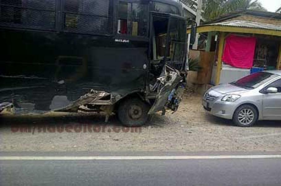 Mobil Tahanan  Kejaksaan Pangkalan Kerinci Tabrakan di Jalimtin
