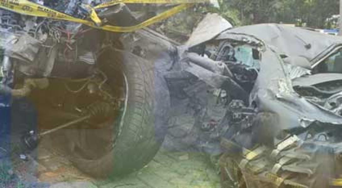 Mobil Travel Hantam Truk di Padangpariaman, 8 Orang Tewas