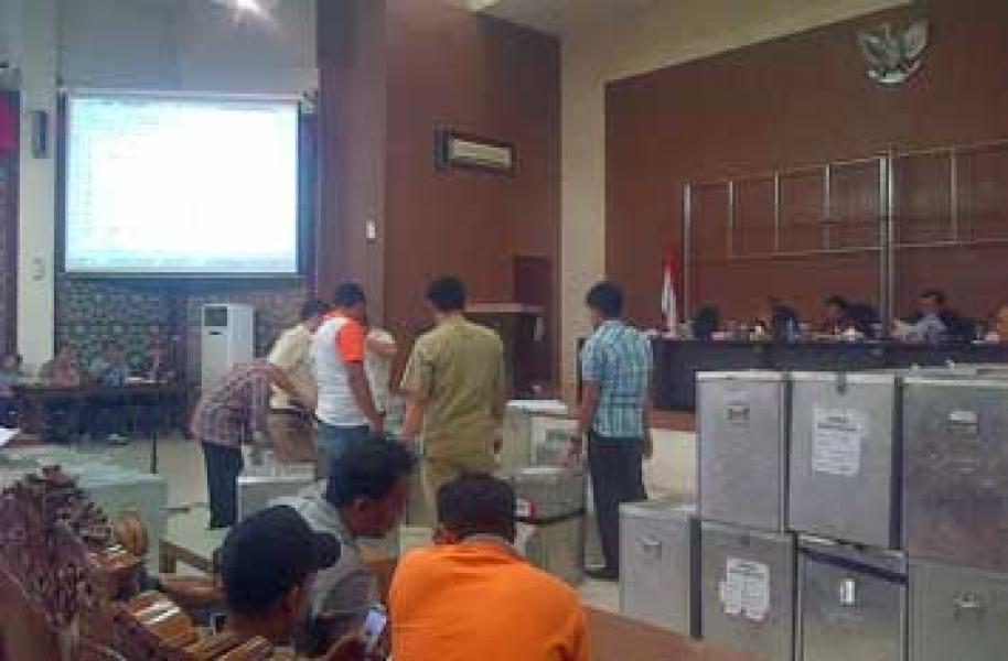 PPK Bangkinang Kota Pertama Antar Hasil Rekap ke KPU Kampar