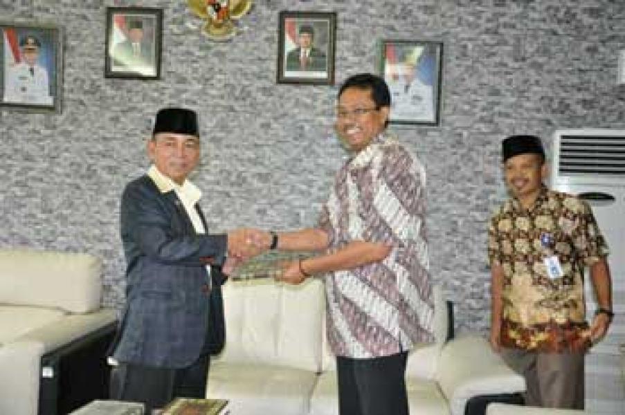 Pemkab Pelalawan Terima 500 paket Alquran dari PT. Arara Abadi