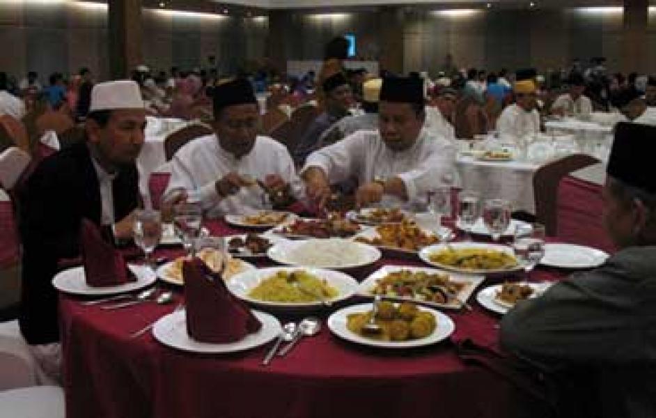 Pemkab Silaturahmi dan Bukber dengan Masyarakat Meranti Jakarta