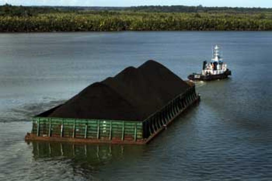 Warga Keluhkan Ponton Batubara RAPP Buang Limbah di Pelabuhan