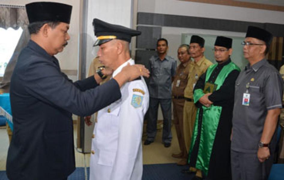 Adra Dilantik Sebagai Kades Pinggir