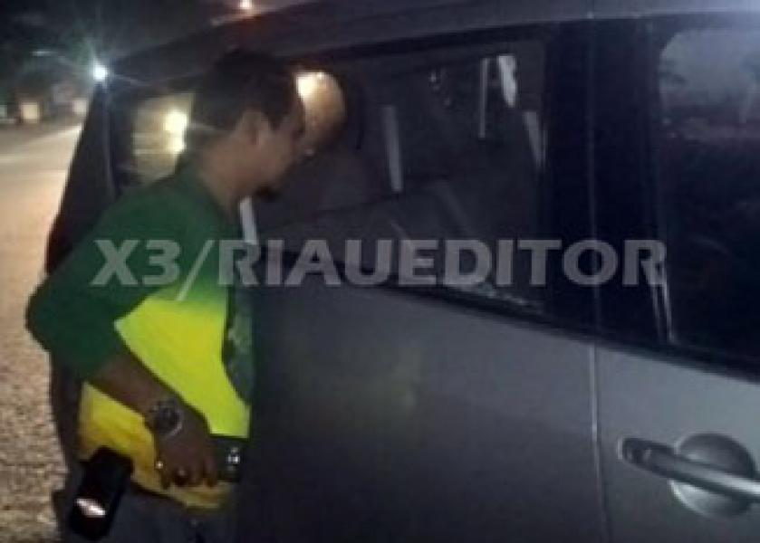 Asyik Makan Pecel Lele, Mobil Dipecah Kaca