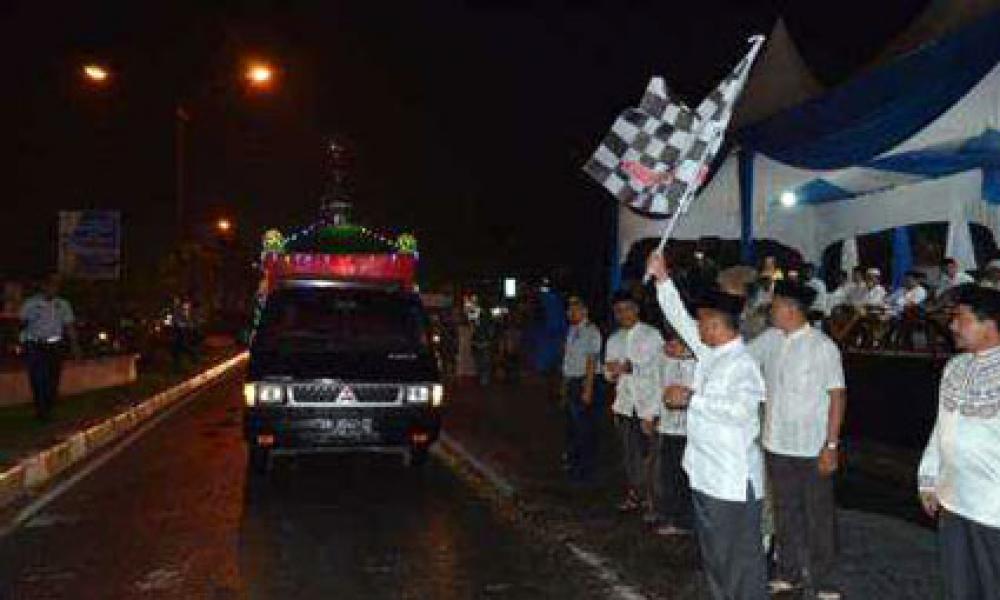 Bupati Harris Lepas Pawai Takbir, Masyarakat Berjibun Tonton Arak-arakan Pawai