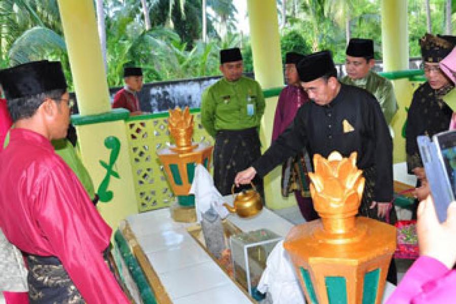 Bupati Herliyan Ziarah Ke Makam Datuk Laksamana Raja Dilaut