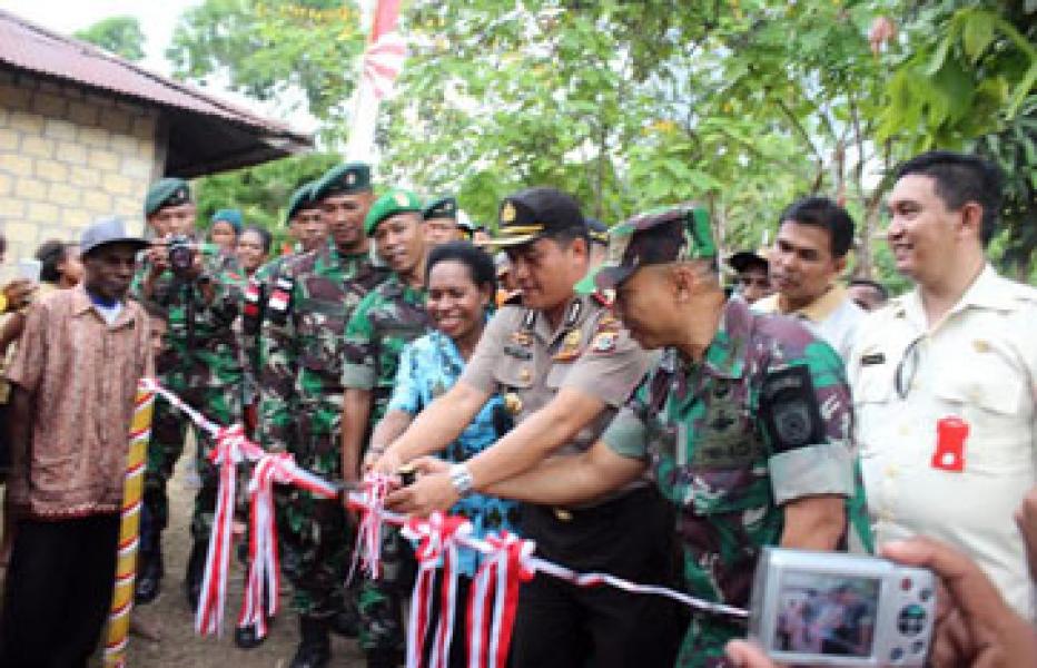 Dansektor Utara Satgas Pamtas RI-PNG Resmikan Program Jambanisasi