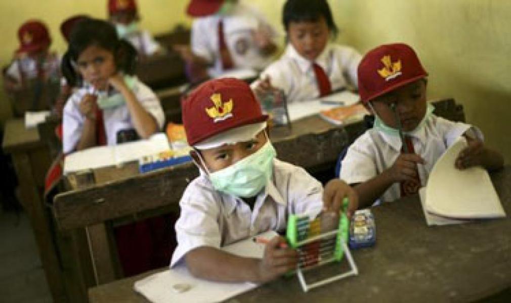 Diskes Pelalawan Bagikan 3 ribu Masker ke Sekolah-sekolah