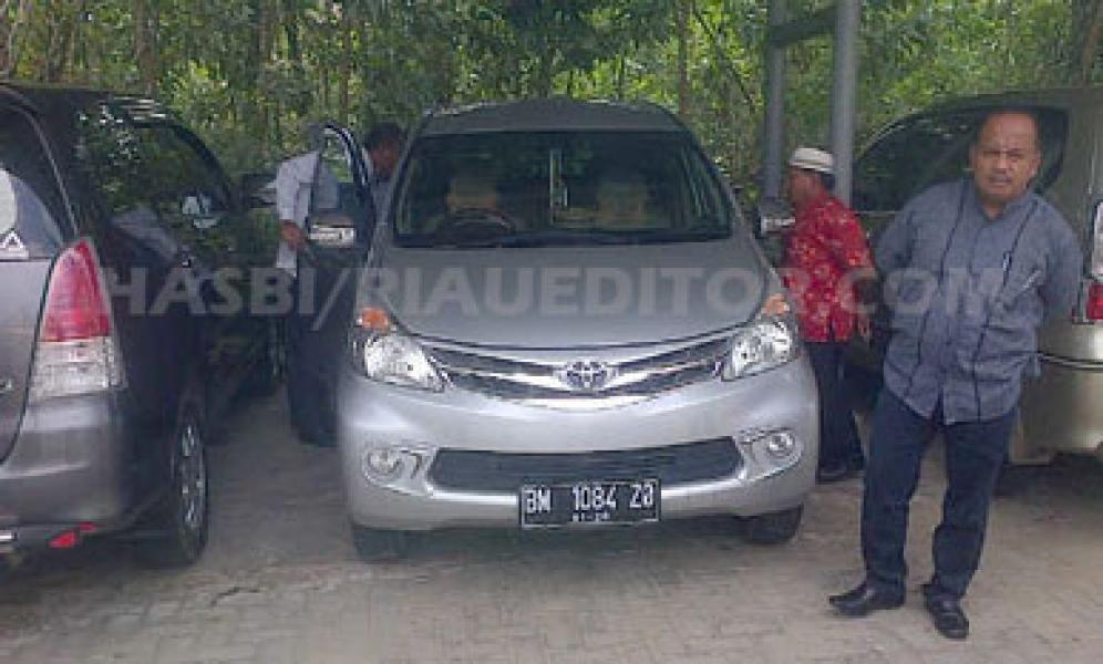 Mobil Kabid Perkebunan Kampar Dipecah Bandit, Laptop dan Dukumen Raib