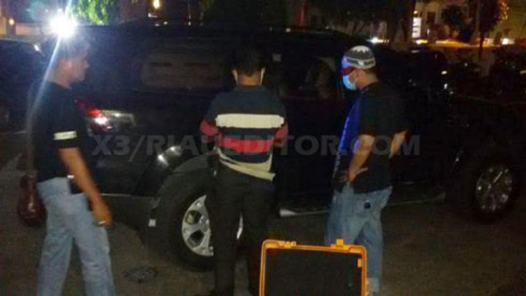 Pecah Kaca, 4 Cek Tunai dan Uang Rp 15 Juta Raib