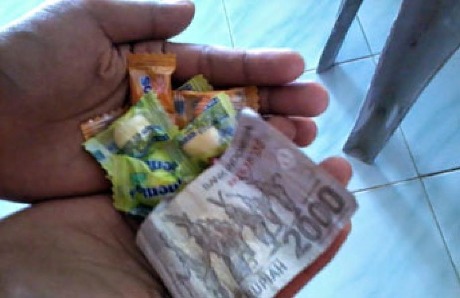 Praktek Uang Kembalian Jadi Permen Mudah Ditemui di Bagansiapiapi