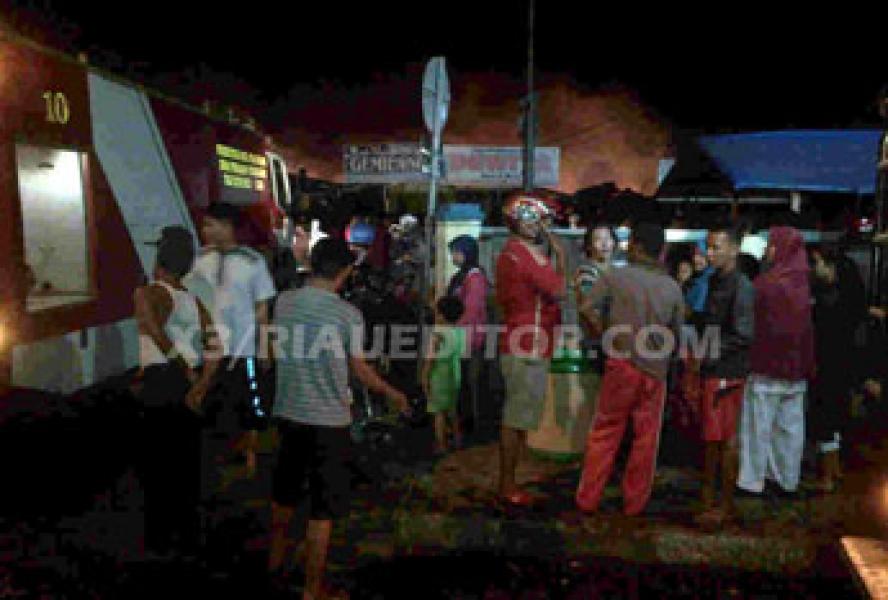 Ratusan Kios Pasar Cik Puan Pekanbaru Dilalap si Jago Merah