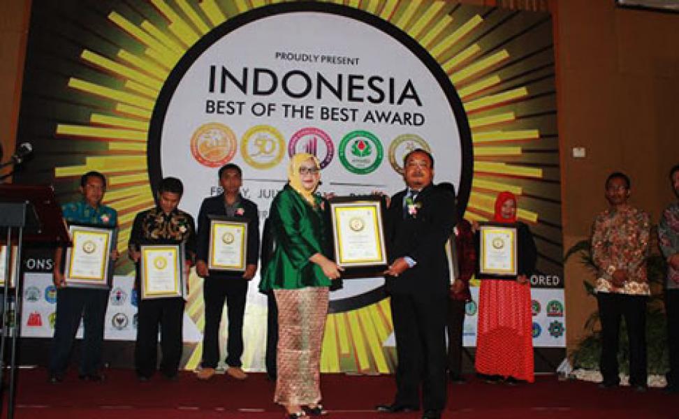 SMK PGRI Raih Penghargaan The Best Favorite School Of The Year 2015