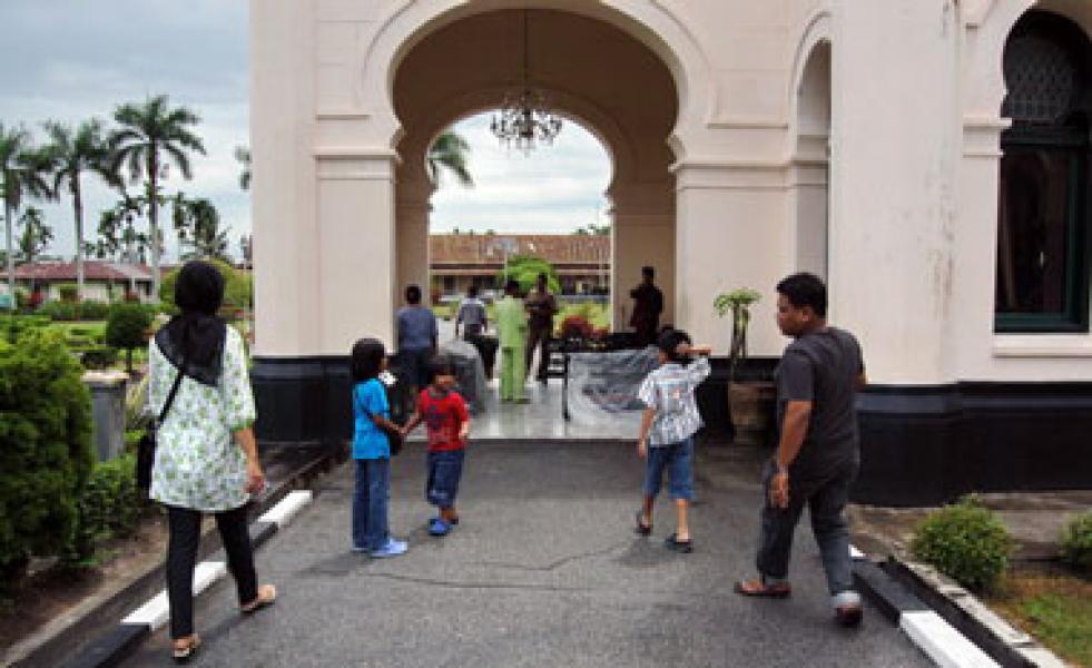 Selama Liburan Idulfitri Jumlah Pengunjung Istana Siak Melonjak Drastis