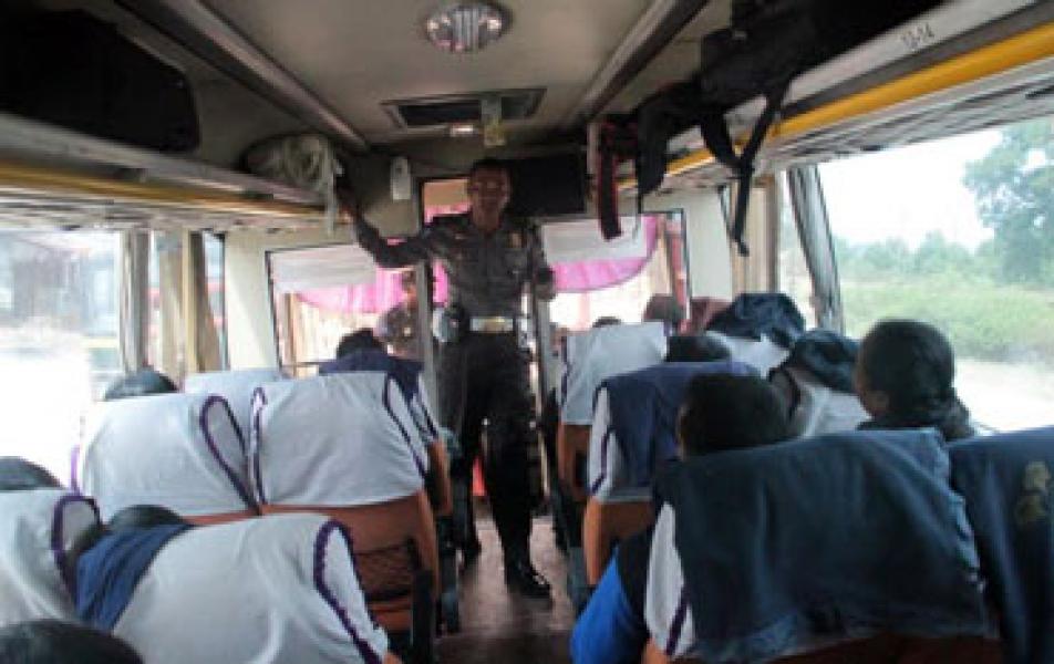 Tindak Pelanggaran Lalin, Satlantas Beri Pencerahan Kepada Supir dan Penumpang 