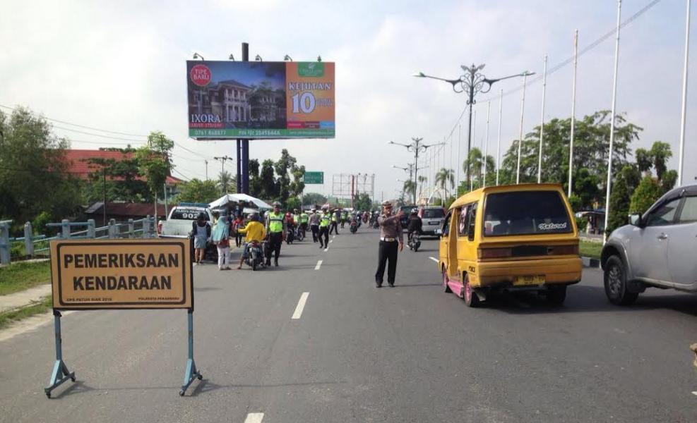 50 Pelanggar di Tilang Sat Lantas Polresta Pekanbaru di Jalan Yos Sudarso