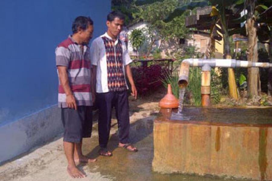 Ajaib, Sumur Bor di Desa Sungai Baung Inhu Mengalir Tanpa Henti