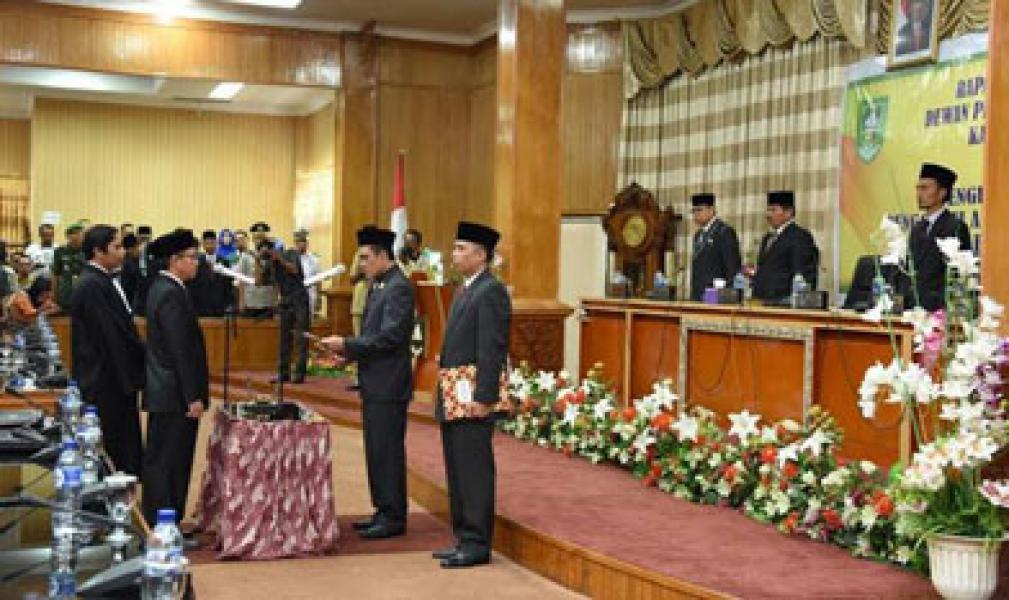 Bupati Amril Hadiri Pelantikan Morison Bationg Sihite PAW Anggota DPRD Bengkalis