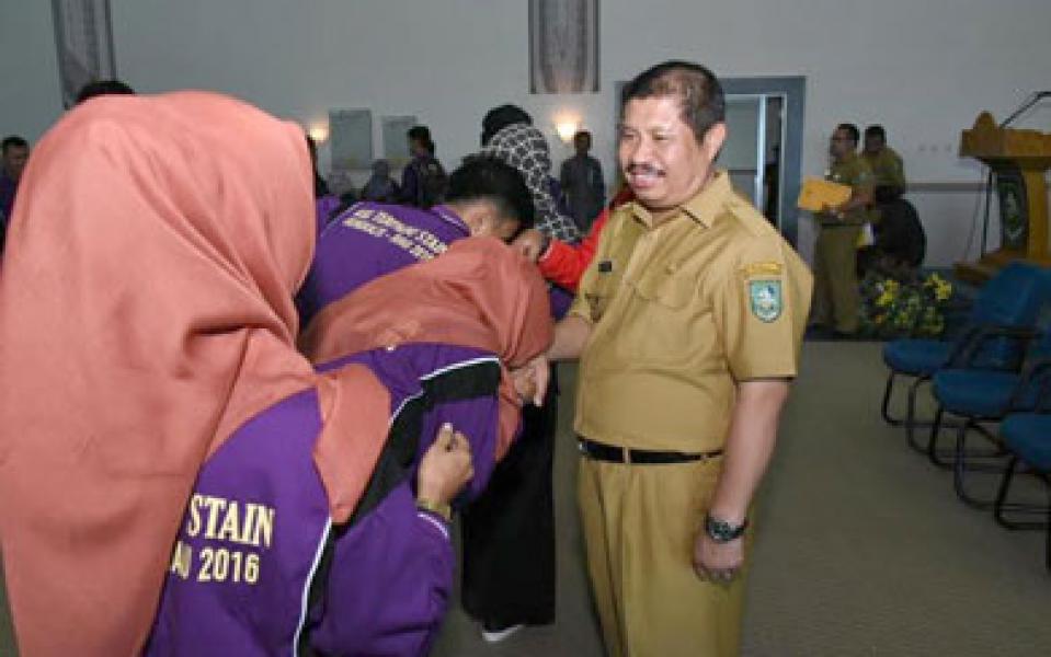 Bupati Amril Lepas 133 Mahasiswa STAIN Bengkalis Mengikuti KKL Terpadu