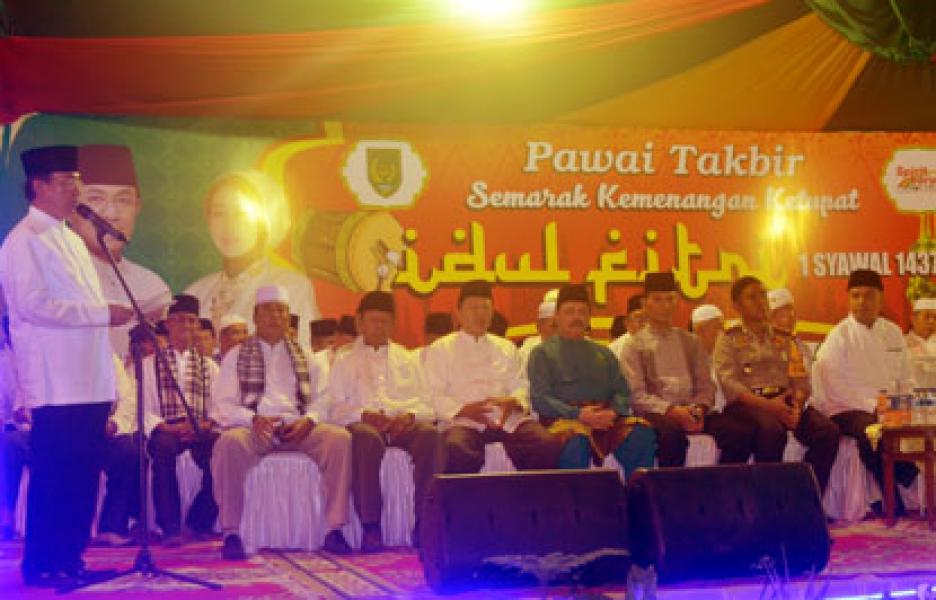 Bupati HM Wardan Lepas Pawai Takbir Idul Fitri 1437 H