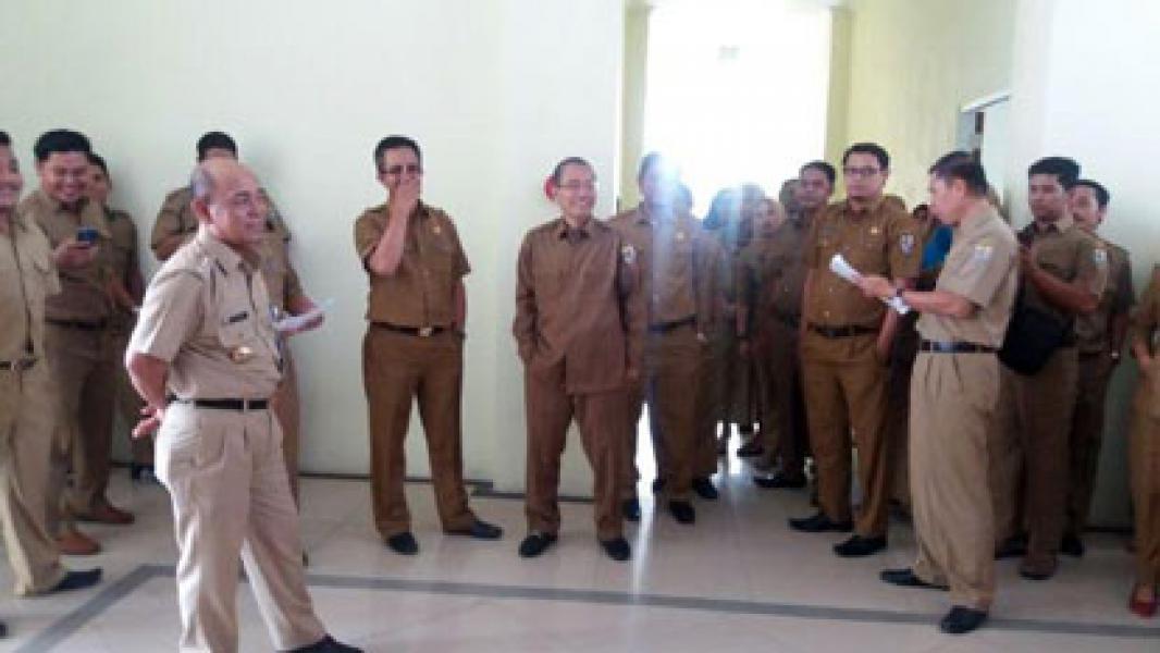 Bupati Pelalawan Sidak Kehadiran Pegawai Pasca Libur Lebaran