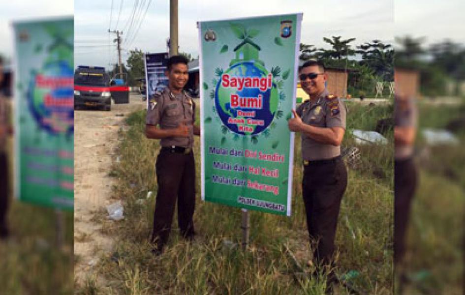 Cegah Kebakaran Hutan, Polsek Ujung Batu Pasang Baliho Himbaun Sayangi Bumi
