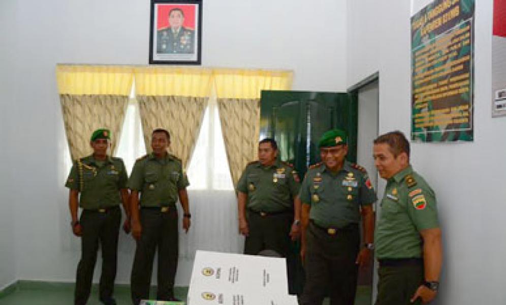 Danpussenif Tinjau Ruang Media Center Korem 031/Wirabima