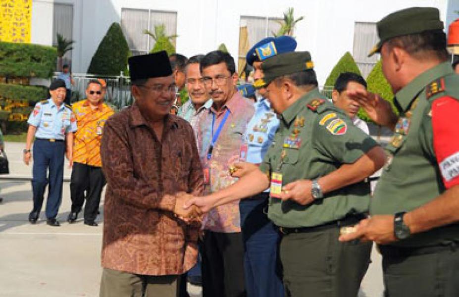 Danrem 031/Wirabima dan Pangdam I/Bukit Barisan Sambut Kunjungan Wapres RI di Pekanbaru