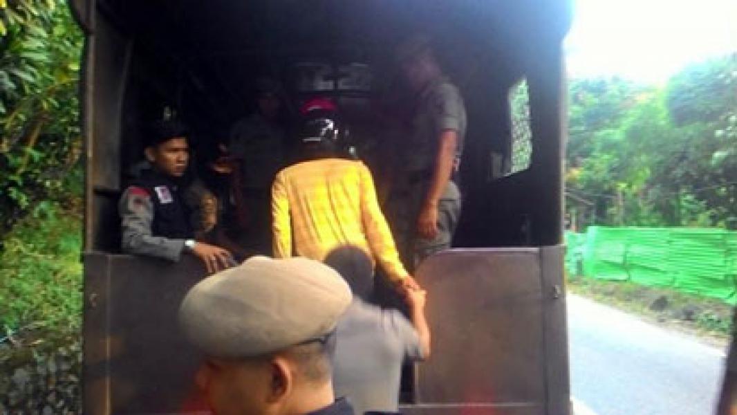 Dua Pasangan Mesum Digerebek, Kondom & Obat Kuat Disita