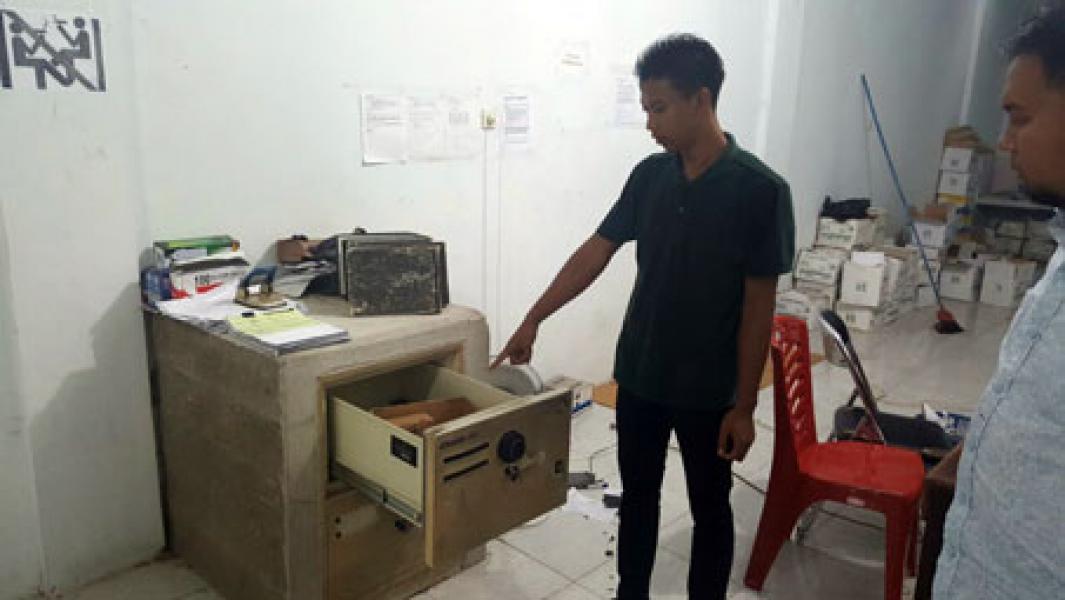 Dua Rampok Bersenpi Kuras Brankas PT Indomarco Sorek I