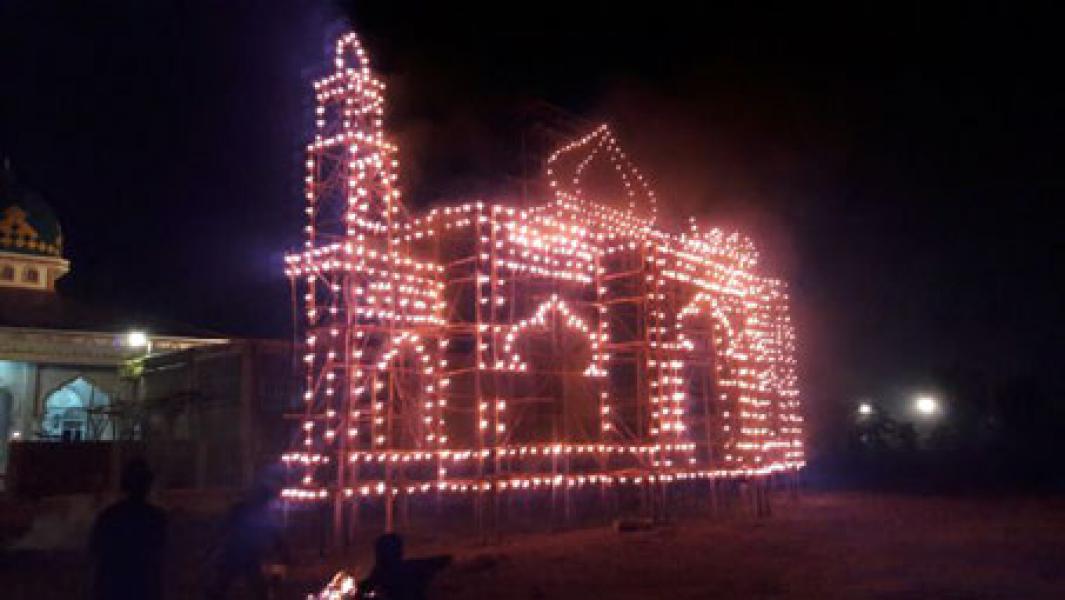 Festival Lampu Colok, RT.04 RW.05 Pangkalan Kerinci Kota Tampilkan Maket Masjid Megah