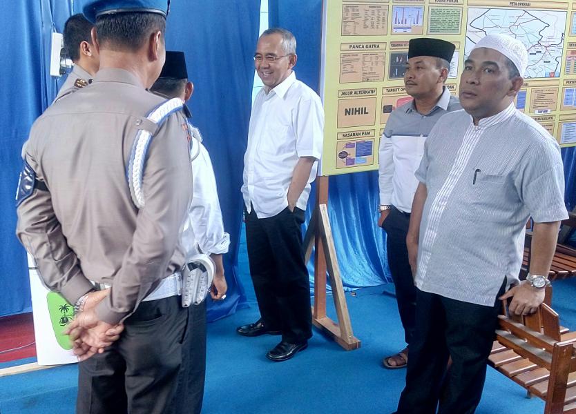 Hari Libur Gubernur Riau Tinjau Pos Pelayanan Mudik Idul Fitri 1437H