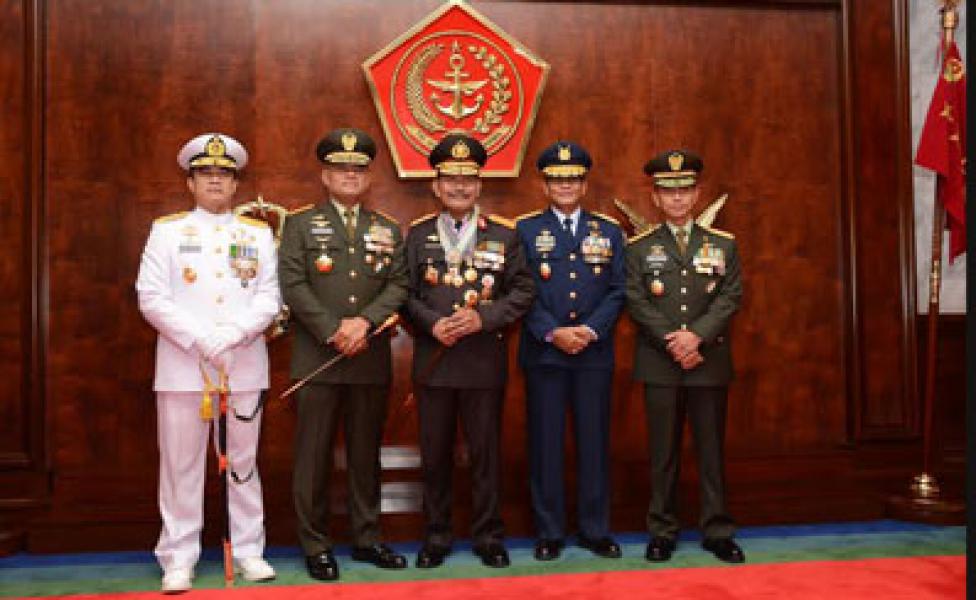 Kapolri Terima Bintang Kehormatan Tertinggi dari TNI