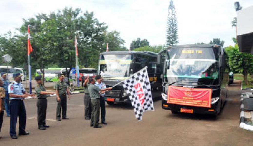 Mabes TNI Berangkatkan 1.304 Prajurit TNI dan PNS Mudik Gratis