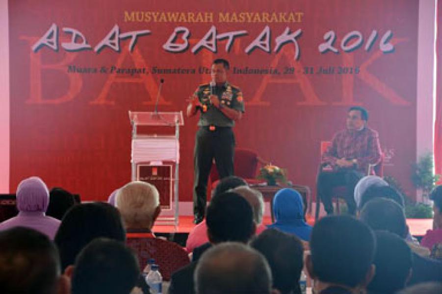 Panglima TNI: Kekuatan TNI yang Sejati Ada Bersama Masyarakat dan Tokoh Adat