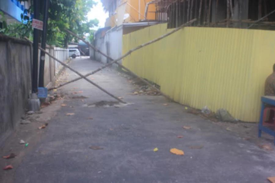 Pembangunan di Kantor Diskes Riau Tutupi Jalan Umum