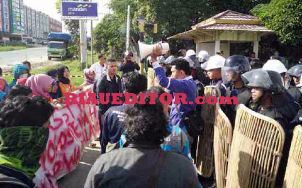 Pertanyakan Bandara dan Isue Tenaga Kerja Asing, Unras Mahasiswa Sambangi PT RAPP
