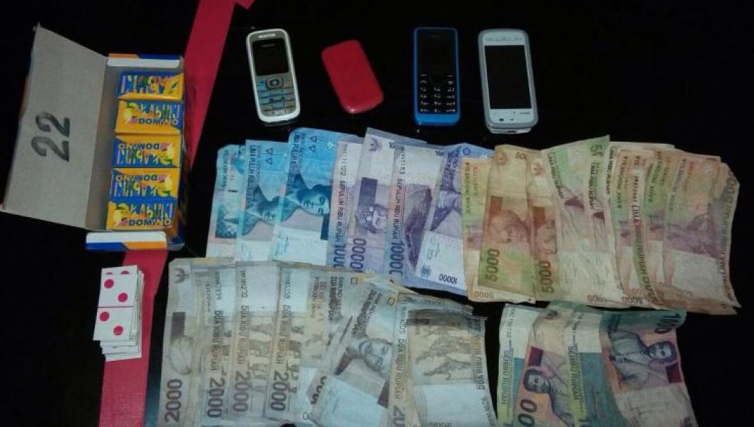 Polisi Tangkap 7 Pemain Judi QQ, Seorang Diantaranya Wanita